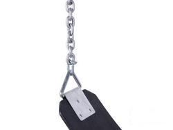 Altalena flessibile su catena per un parco giochi pubblico